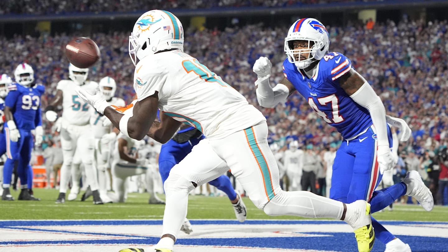Bills Suddenly Have Shot at Super Bowl WR Thanks to AFC Rival