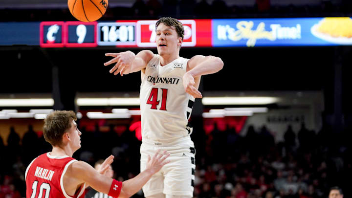 Cincinnati Bearcats guard Simas Lukosius (41) passes the ball in the first half of a NCAA men’s basketball game between the Cincinnati Bearcats and Utah Utes, Tuesday, Feb. 11, 2025, at Fifth Third Arena in Cincinnati. Cincinnati Bearcats guard Simas Lukosius (41) passes the ball in the first half of a NCAA men’s basketball game between the Cincinnati Bearcats and Utah Utes, Tuesday, Feb. 11, 2025, at Fifth Third Arena in Cincinnati.