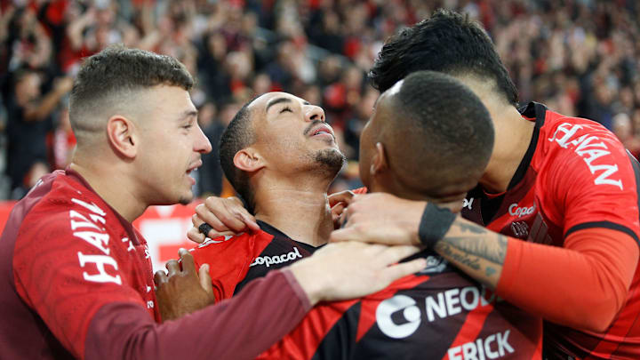 Embalado com Felipão, Athletico-PR amarga crise do Red Bull Bragantino Embalado com Felipão, Athletico-PR amarga crise do Red Bull Bragantino