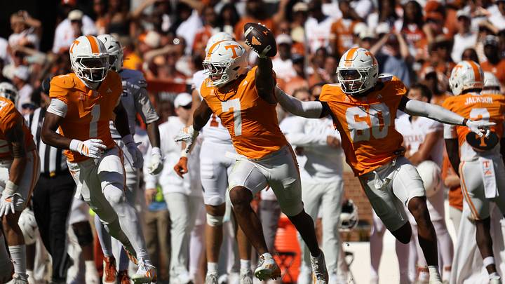 Sep 26, 2026; Knoxville, Tennessee, USA; Tennessee Volunteers linebacker Arion Carter (7) reacts after recovering an onside kick against the Texas Longhorns during the second half at Neyland Stadium. Mandatory Credit: Randy Sartin-Imagn Images Sep 26, 2026; Knoxville, Tennessee, USA; Tennessee Volunteers linebacker Arion Carter (7) reacts after recovering an onside kick against the Texas Longhorns during the second half at Neyland Stadium. Mandatory Credit: Randy Sartin-Imagn Images