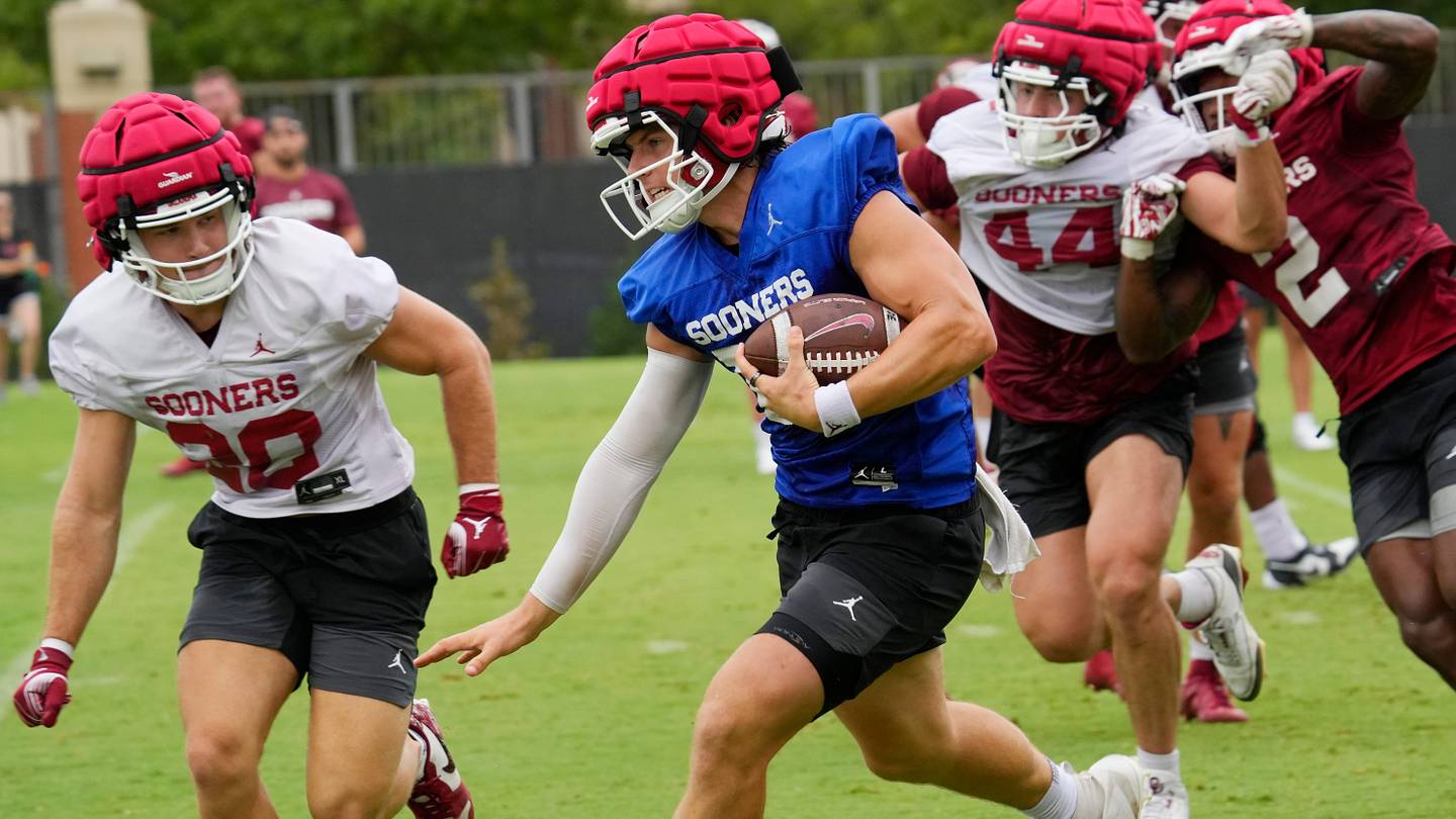 Oklahoma Sooners Predicted to Dominate Illinois State Opener