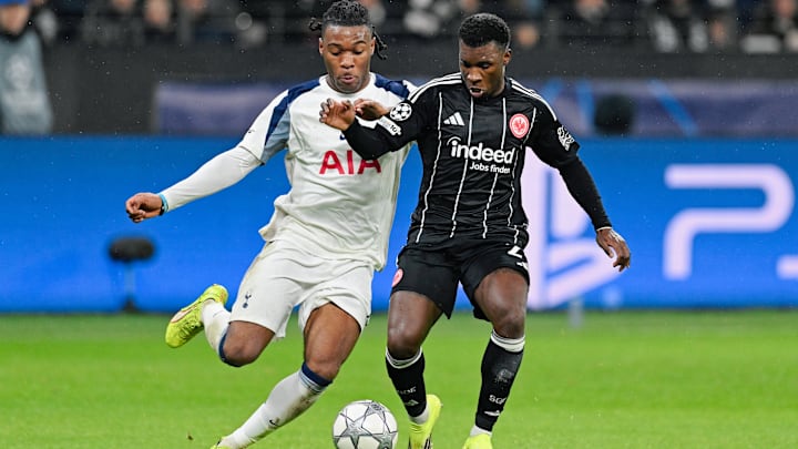 Aurelio Buta (rechts) verlässt Frankfurt 