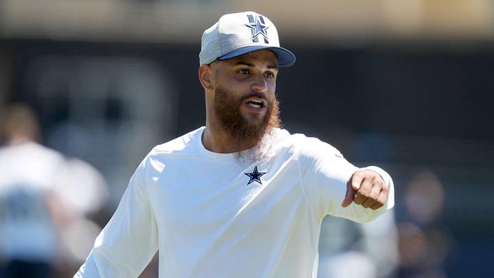 Jul 27, 2023; Oxnard, CA, USA; Dallas Cowboys assistant linebackers coacn Darian Thompson during training camp at Marriott Residence Inn-River Ridge Playing Fields. Mandatory Credit: Kirby Lee-Imagn Images Jul 27, 2023; Oxnard, CA, USA; Dallas Cowboys assistant linebackers coacn Darian Thompson during training camp at Marriott Residence Inn-River Ridge Playing Fields. Mandatory Credit: Kirby Lee-Imagn Images