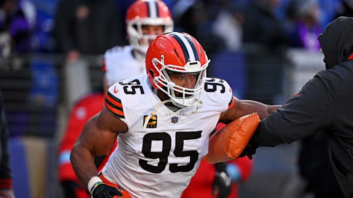 Cleveland Browns defensive end Myles Garrett warms up before the game against Baltimore Ravens