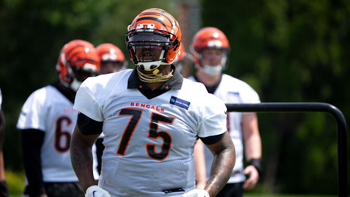 Cincinnati Bengals offensive tackle Orlando Brown Jr. (75) performs an under the bar drill at the Bengals NFL practice in Cincinnati on Tuesday, June 4, 2024.
