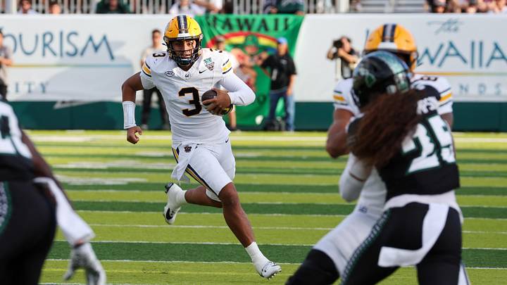 Cal quarterback Jaron-Keawe Sagapolutele Cal quarterback Jaron-Keawe Sagapolutele