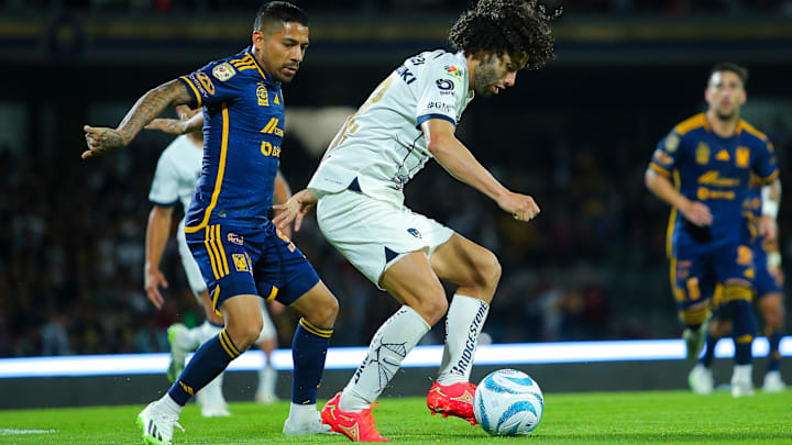 Javier Aquino (left) and the Tigres defense will pay special attention to UNAM's César Huerta (with ball) during their Liga MX semifinal series.