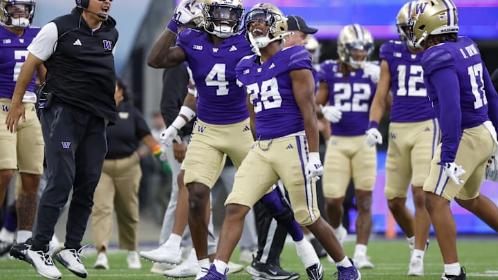 Khmori House (28) celebrates with his Washington teammates after a big play. 