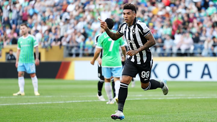 Igor Jesus foi um dos nomes do triunfo alvinegro