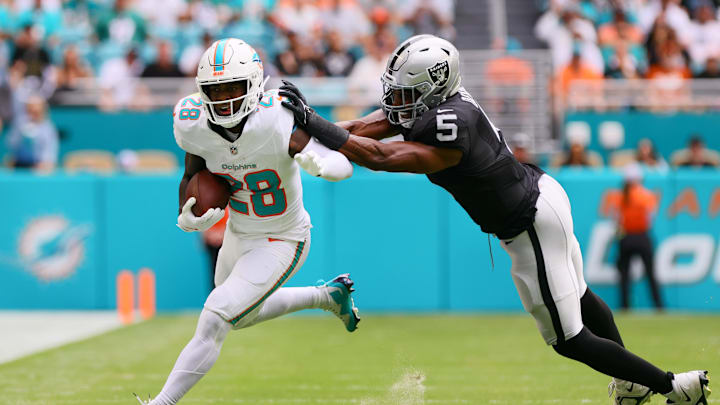 Nov 17, 2024; Miami Gardens, Florida, USA; Miami Dolphins running back De'Von Achane (28) runs with the football past Las Vegas Raiders linebacker Divine Deablo (5) during the first quarter at Hard Rock Stadium. Mandatory Credit: Sam Navarro-Imagn Images Nov 17, 2024; Miami Gardens, Florida, USA; Miami Dolphins running back De'Von Achane (28) runs with the football past Las Vegas Raiders linebacker Divine Deablo (5) during the first quarter at Hard Rock Stadium. Mandatory Credit: Sam Navarro-Imagn Images