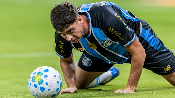 Nardoni ainda não conseguiu mostrar bom futebol pelo Grêmio