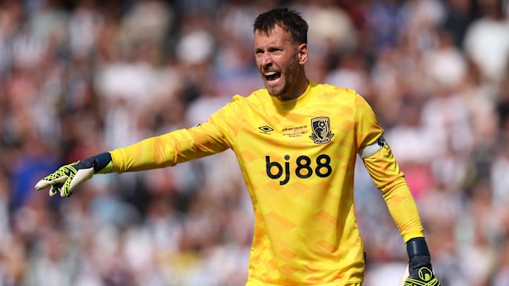 Neto is set to sign for Arsenal