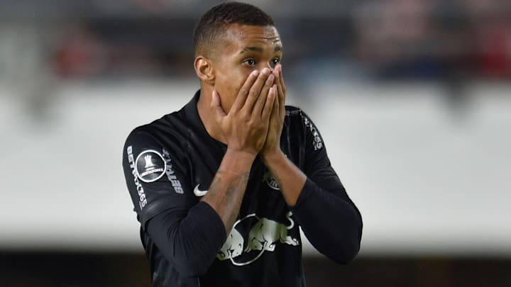 Alerrandro chegou a marcar um gol, mas não foi suficiente