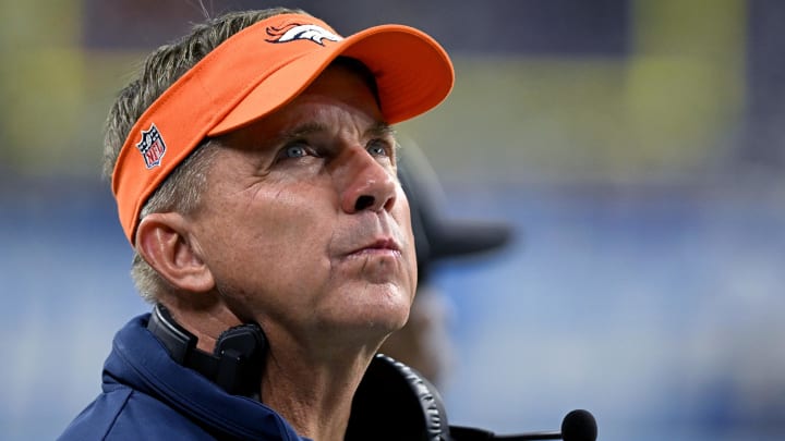 Dec 16, 2023; Detroit, Michigan, USA; Denver Broncos head coach Sean Payton looks at the scoreboard in the fourth quarter against the Detroit Lions at Ford Field. Dec 16, 2023; Detroit, Michigan, USA; Denver Broncos head coach Sean Payton looks at the scoreboard in the fourth quarter against the Detroit Lions at Ford Field.