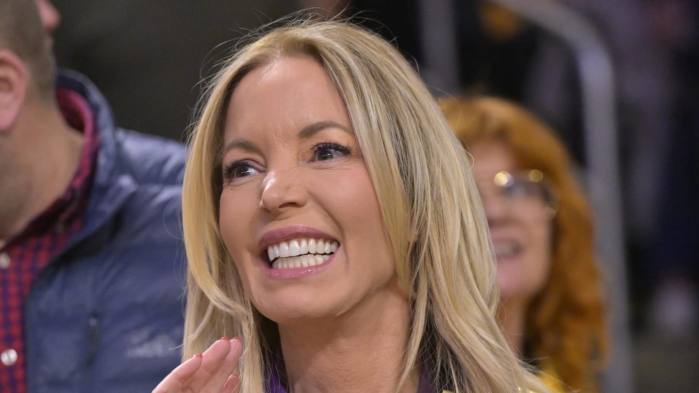 Jeanie Buss' Ruthless Lakers Firing of Little-Known sister Janie Is Heartbreaking
