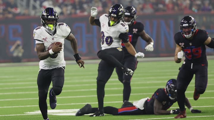 Baltimore Ravens quarterback Lamar Jackson (8) rushes for a 48-yard touchdown against the Houston Texans in the third quarter at NRG Stadium. 