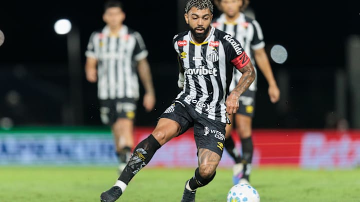 Gabigol passa por procedimento no púbis, mas não preocupa no Santos