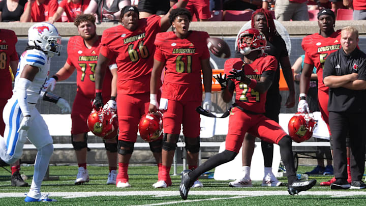 Louisville’s Ahmari Huggins-Bruce with a long catch against SMU thus Saturday.
Oct. 5, 2024 Louisville’s Ahmari Huggins-Bruce with a long catch against SMU thus Saturday.
Oct. 5, 2024