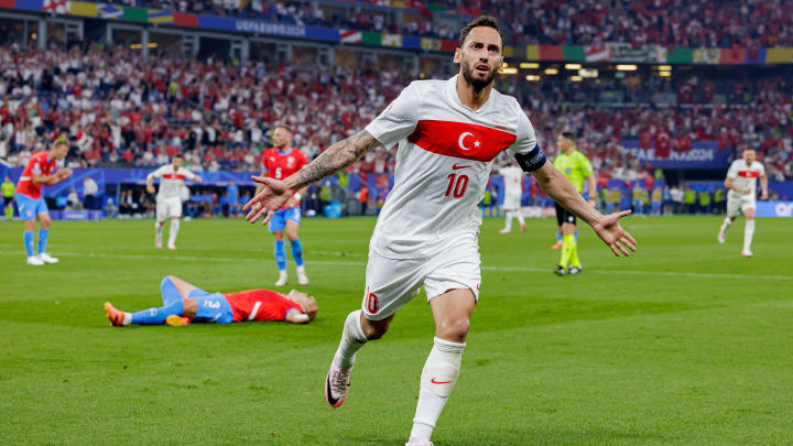 Hakan Calhanoglu entschuldigt sich für sein Verhalten zu HSV-Zeiten.