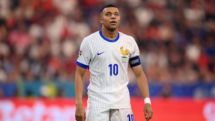 Kylian Mbappé pourrait perdre le brassard de capitaine en équipe de France
