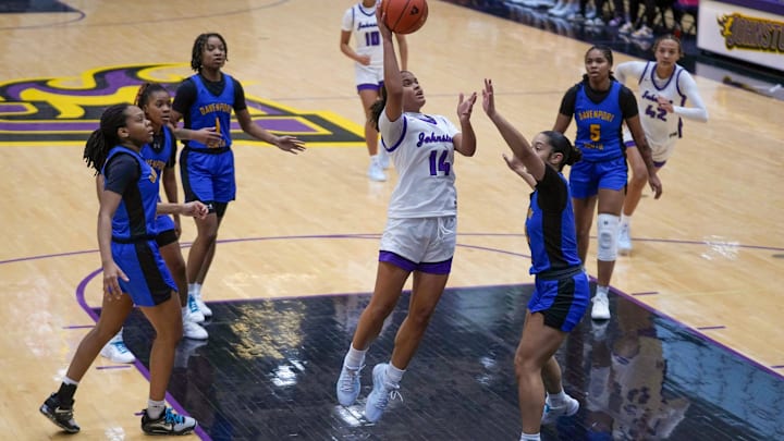 Johnston’s Ari Phillips (14) shoots the ball against Davenport North during a girls basketball game on Dec. 21, 2024, at the Johnston Winter Tipoff at Johnston High School in Johnston. Mandatory Credit: Bryon Houlgrave-The Des Moines Register