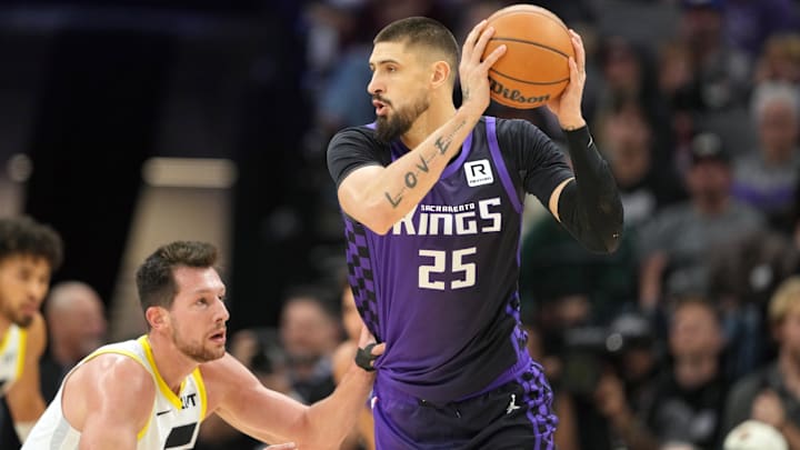Dec 8, 2024; Sacramento, California, USA; Sacramento Kings center Alex Len (25) handles the ball against Utah Jazz forward Drew Eubanks (left) during the fourth quarter at Golden 1 Center. Mandatory Credit: Darren Yamashita-Imagn Images