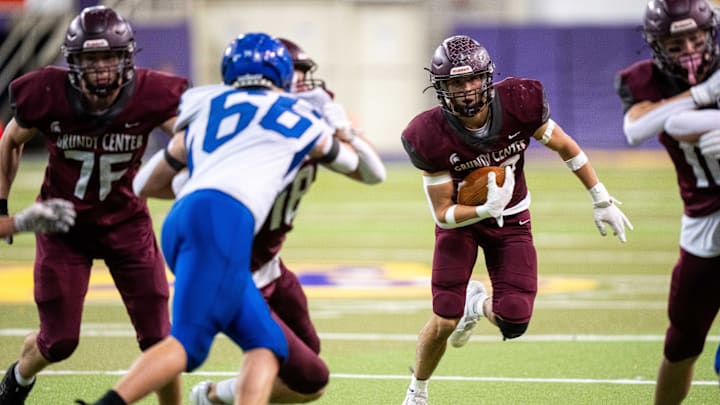 Grundy Center takes on Columbus at 7:00 PM on Friday night.