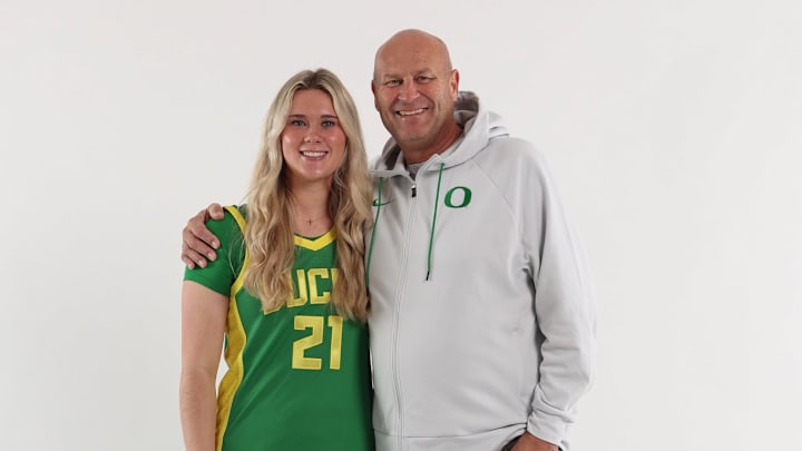 Mallory Heyer with Oregon head coach Kelly Graves Mallory Heyer with Oregon head coach Kelly Graves