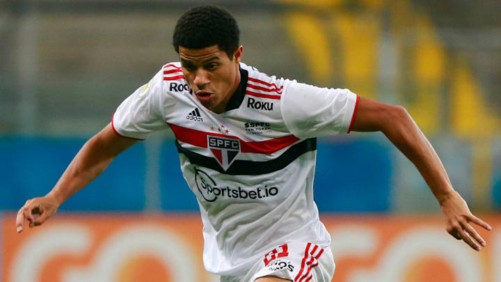 Gabriel Sara se profissionalizou em 2019 e vinha sendo titular até se lesionar