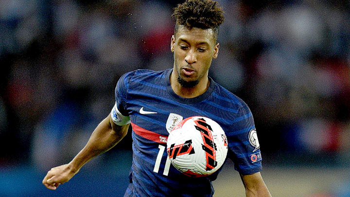 Kingsley Coman en piston droit.