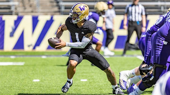 Demond Williams Jr. turns to hand off during spring ball. Demond Williams Jr. turns to hand off during spring ball.