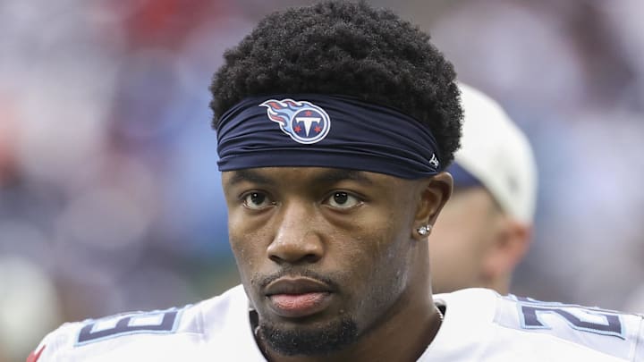The Atlanta Falcons signed former Tennessee Titans safety Josh Thompson on Monday. The Atlanta Falcons signed former Tennessee Titans safety Josh Thompson on Monday.