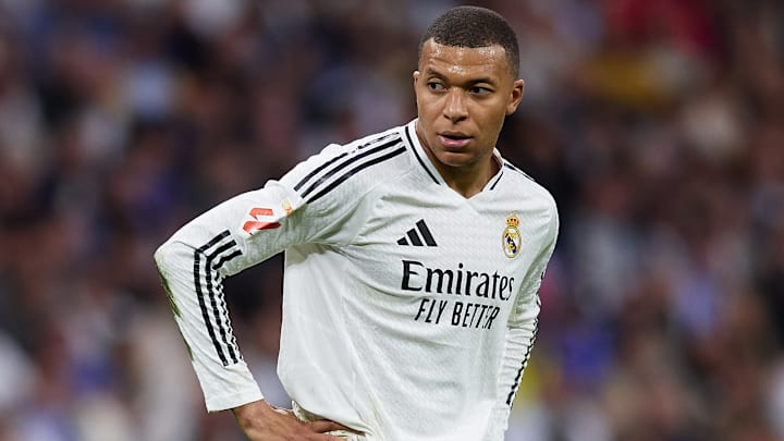 Kylian Mbappé va manquer un match sur suspension. Kylian Mbappé va manquer un match sur suspension.