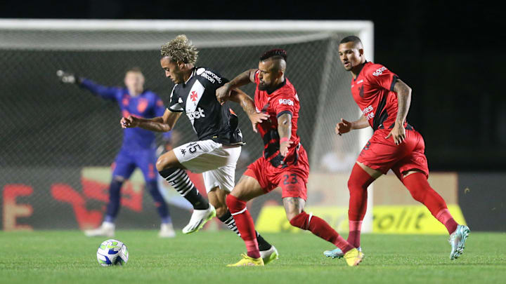 Athletico-PR entrou no G6 e empurrou o Vasco para a lanterna do campeonato