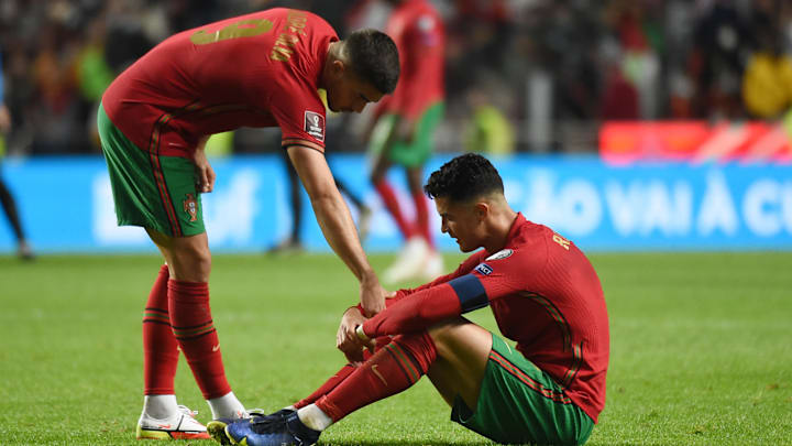 Cristiano Ronaldo, Robert Lewandowski e mais quatro: seis estrelas europeias que correm risco de ficar fora da Copa do Mundo.