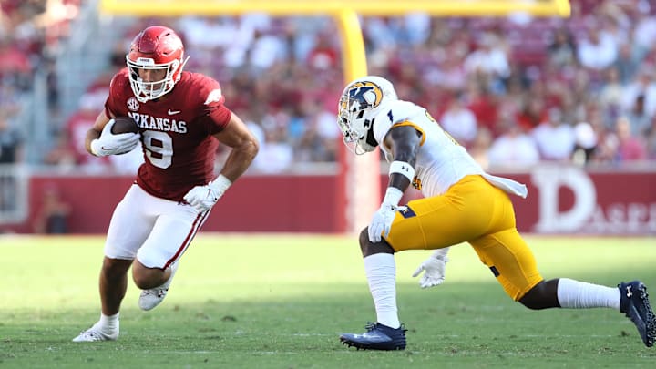 Sep 9, 2023; Fayetteville, Arkansas, USA; Arkansas Razorbacks tight end Luke Hasz (9) runs after a catch during the fourth quarter against the Kent State Golden Flashes at Donald W. Reynolds Razorback Stadium. Arkansas won 28-6. Mandatory Credit: Nelson Chenault-Imagn Images