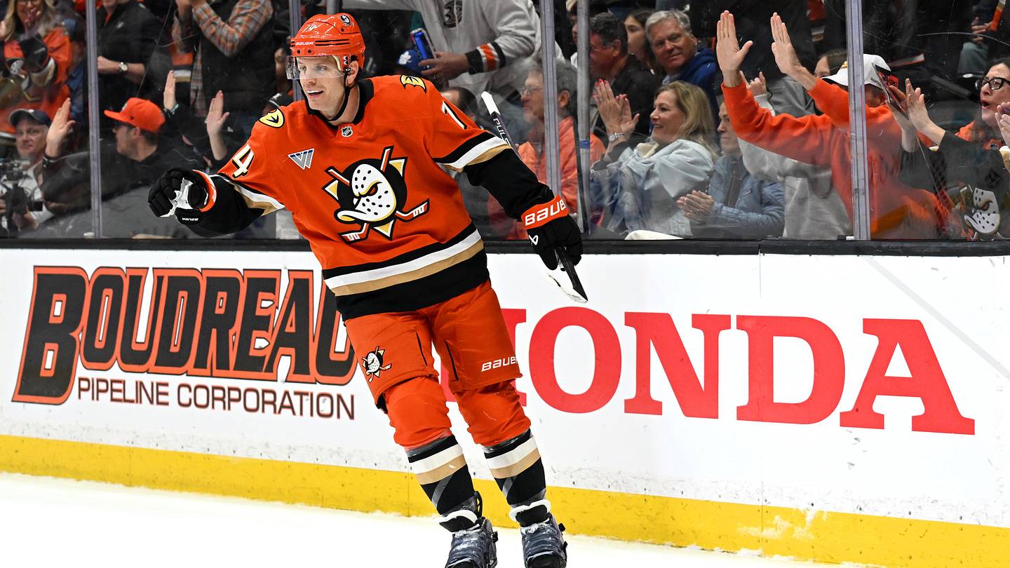Short deal with free agent defenseman makes too much sense for power play-starved Flyers