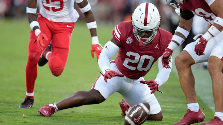 Oklahoma linebacker Lewis Carter 