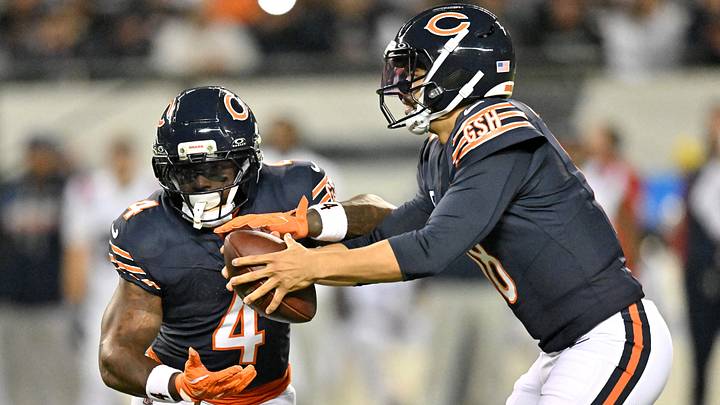 Chicago Bears quarterback Caleb Williams (18) fakes handing off the ball off to running back D'Andre Swift (4) against the New England Patriots during the first quarter at Soldier Field. Mandatory Credit: Patrick Gorski-Imagn Images Chicago Bears quarterback Caleb Williams (18) fakes handing off the ball off to running back D'Andre Swift (4) against the New England Patriots during the first quarter at Soldier Field. Mandatory Credit: Patrick Gorski-Imagn Images