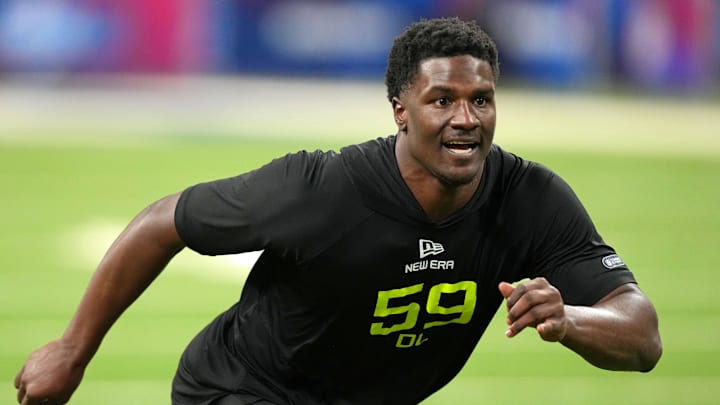 Feb 27, 2025; Indianapolis, IN, USA; Tennessee defensive lineman James Pearce (DL59) participates in drills during the 2025 NFL Combine at Lucas Oil Stadium. Mandatory Credit: Kirby Lee-Imagn Images Feb 27, 2025; Indianapolis, IN, USA; Tennessee defensive lineman James Pearce (DL59) participates in drills during the 2025 NFL Combine at Lucas Oil Stadium. Mandatory Credit: Kirby Lee-Imagn Images