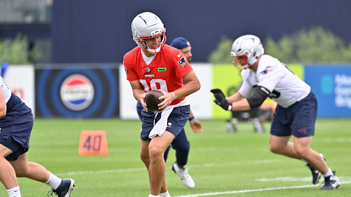 Jun 9, 2025; Foxborough, MA, USA; New England Patriots quarterback Drake Maye (10) works on a hand-off drill during minicamp at Gillette Stadium. Mandatory Credit: Eric Canha-Imagn Images