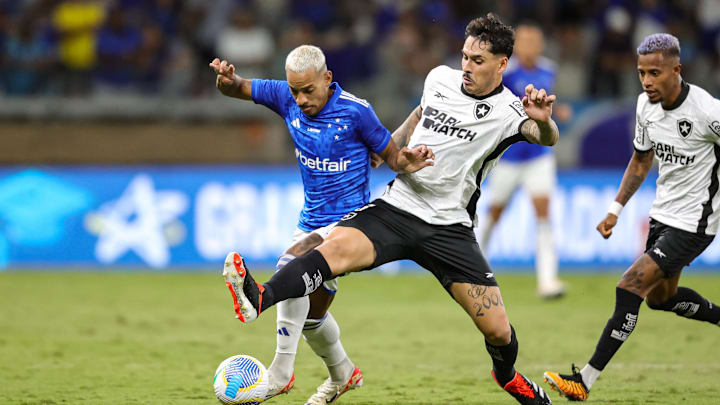 Cruzeiro venceu o Botafogo por 3 a 2 no Mineirão Cruzeiro venceu o Botafogo por 3 a 2 no Mineirão
