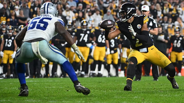 Oct 6, 2024; Pittsburgh, Pennsylvania, USA; Pittsburgh Steelers quarterback Justin Fields (2) throws a touchdown pass to tight end Pat Freiermuth (88) in front of Dallas Cowboys defensive end Carl Lawson (55) during the fourth quarter at Acrisure Stadium. Mandatory Credit: Barry Reeger-Imagn Image Oct 6, 2024; Pittsburgh, Pennsylvania, USA; Pittsburgh Steelers quarterback Justin Fields (2) throws a touchdown pass to tight end Pat Freiermuth (88) in front of Dallas Cowboys defensive end Carl Lawson (55) during the fourth quarter at Acrisure Stadium. Mandatory Credit: Barry Reeger-Imagn Image