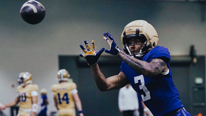 Rashid Williams pulls in a pass during UW spring football. Rashid Williams pulls in a pass during UW spring football.