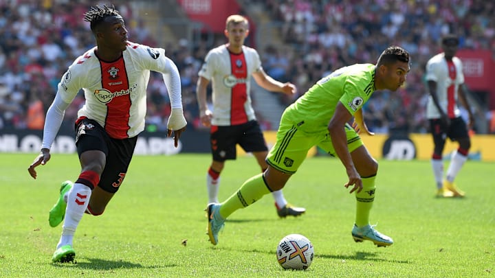 Partida acontece neste domingo, em Old Trafford
