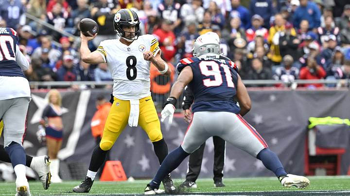 Sep 20, 2026; Foxborough, Massachusetts, USA; Pittsburgh Steelers quarterback Aaron Rodgers (8) looks to pass against New England Patriots linebacker Elijah Ponder (91) in the first half at Gillette Stadium. Mandatory Credit: Eric Canha-Imagn Images Sep 20, 2026; Foxborough, Massachusetts, USA; Pittsburgh Steelers quarterback Aaron Rodgers (8) looks to pass against New England Patriots linebacker Elijah Ponder (91) in the first half at Gillette Stadium. Mandatory Credit: Eric Canha-Imagn Images