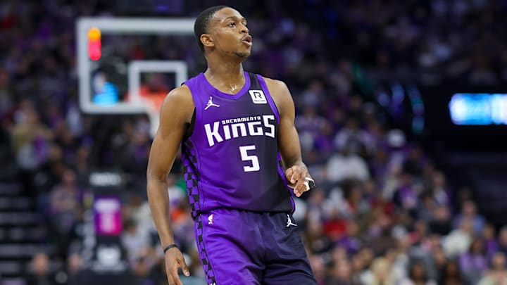 Jan 1, 2025; Sacramento, California, USA; Sacramento Kings guard De'Aaron Fox (5) reacts after scoring a basket during the fourth quarter against the Philadelphia 76ers at Golden 1 Center. Mandatory Credit: Sergio Estrada-Imagn Images