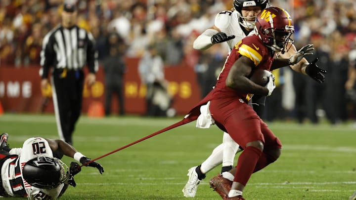 New Bears receiver Olamide Zaccheaus gets free from Dee Alford after  a catch for Washington last year, or almost free.