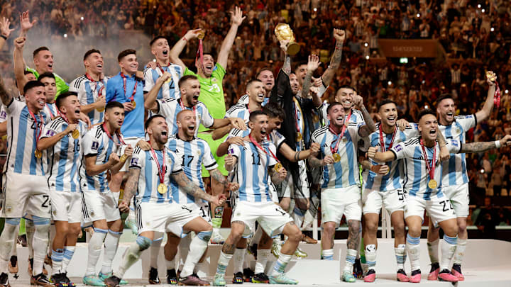 Argentina es uno de cuatro países en ganar al menos tres Mundiales de Fútbol Argentina es uno de cuatro países en ganar al menos tres Mundiales de Fútbol