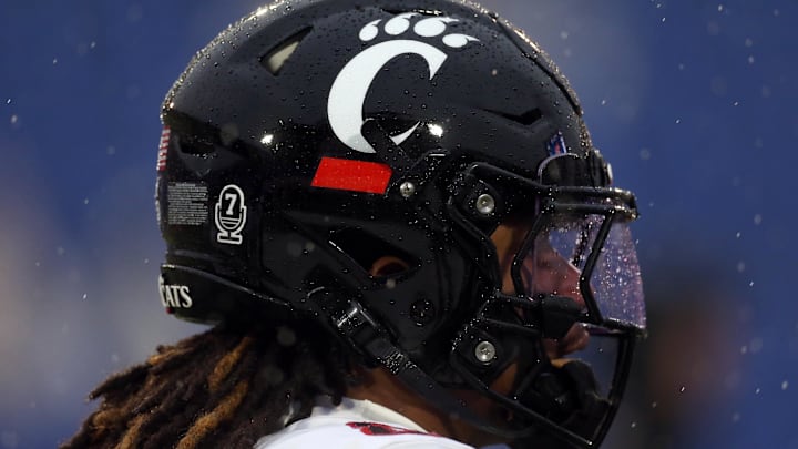 Jan 2, 2026; Memphis, TN, USA; Cincinnati Bearcats wide receiver Noah Jennings (8) lines up during warm ups prior to the game against the Navy Midshipmen at Simmons Bank Liberty Stadium. Mandatory Credit: Petre Thomas-Imagn Images Jan 2, 2026; Memphis, TN, USA; Cincinnati Bearcats wide receiver Noah Jennings (8) lines up during warm ups prior to the game against the Navy Midshipmen at Simmons Bank Liberty Stadium. Mandatory Credit: Petre Thomas-Imagn Images